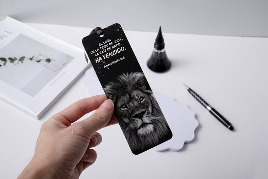 Separador de Libro con Cinta – “León de Judá”