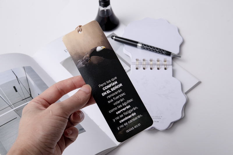 Cargue la imagen en el visor de la galería, Separador de Libro con Cinta – “Los que confían en el Señor”
