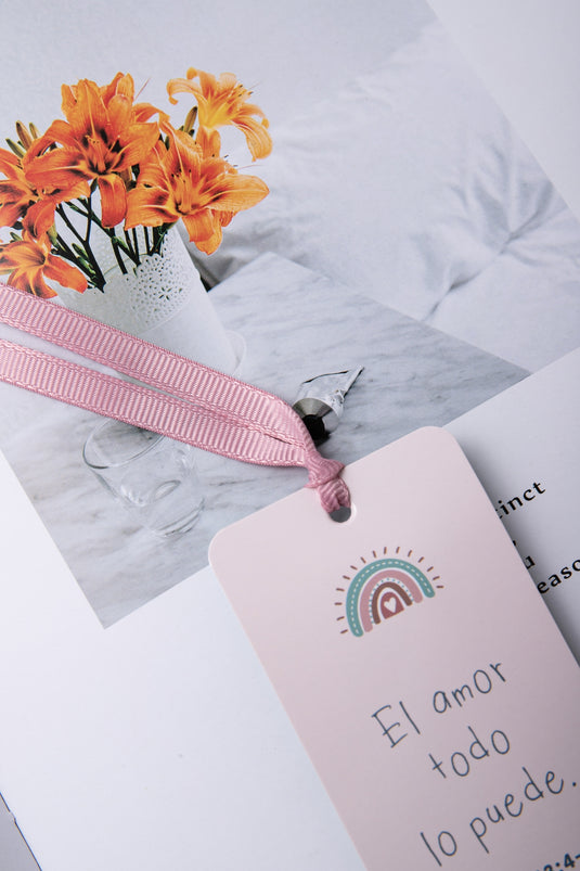 Separador de Libro con Cinta – El amor todo lo puede