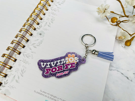 Llavero con glitter Vivimos por fe