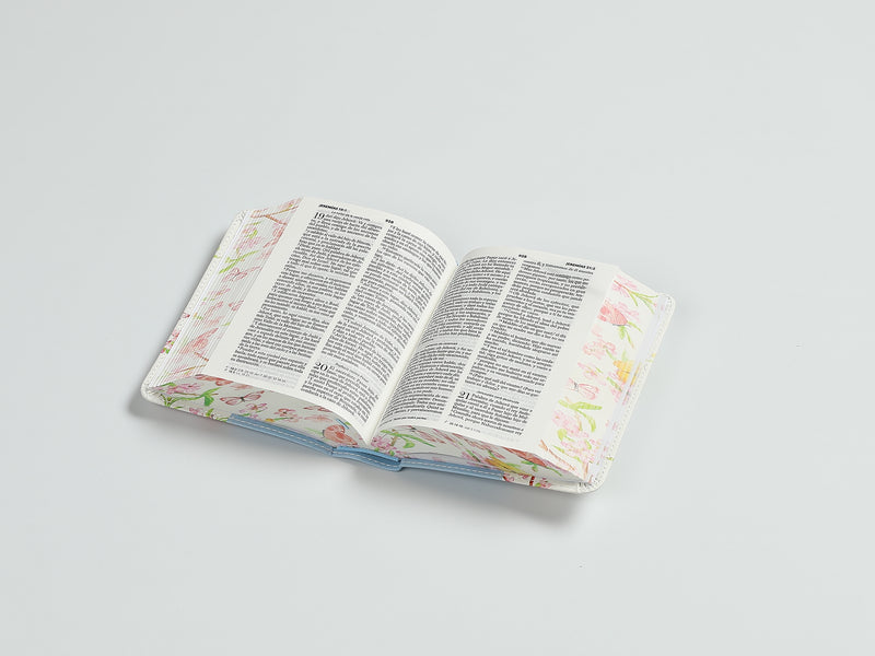 Cargue la imagen en el visor de la galería, Biblia de Bolsillo RVR 1960, imitación piel celeste flores y pájaros
