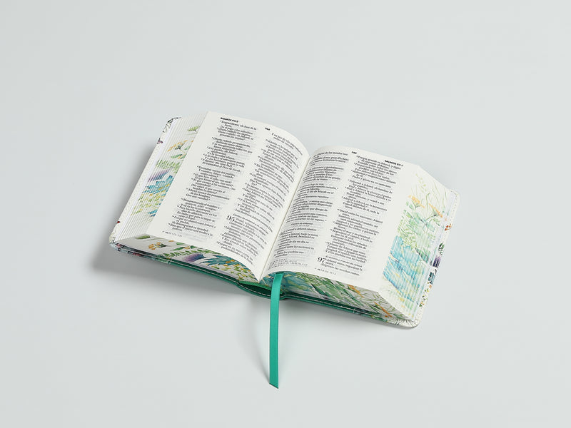 Cargue la imagen en el visor de la galería, Biblia de Bolsillo RVR 1960, imitación piel verde flores y mariposas
