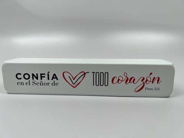 Cargue la imagen en el visor de la galería, Bloque decorativo de madera &quot;Confía en el Señor - Prov.3:5&quot;
