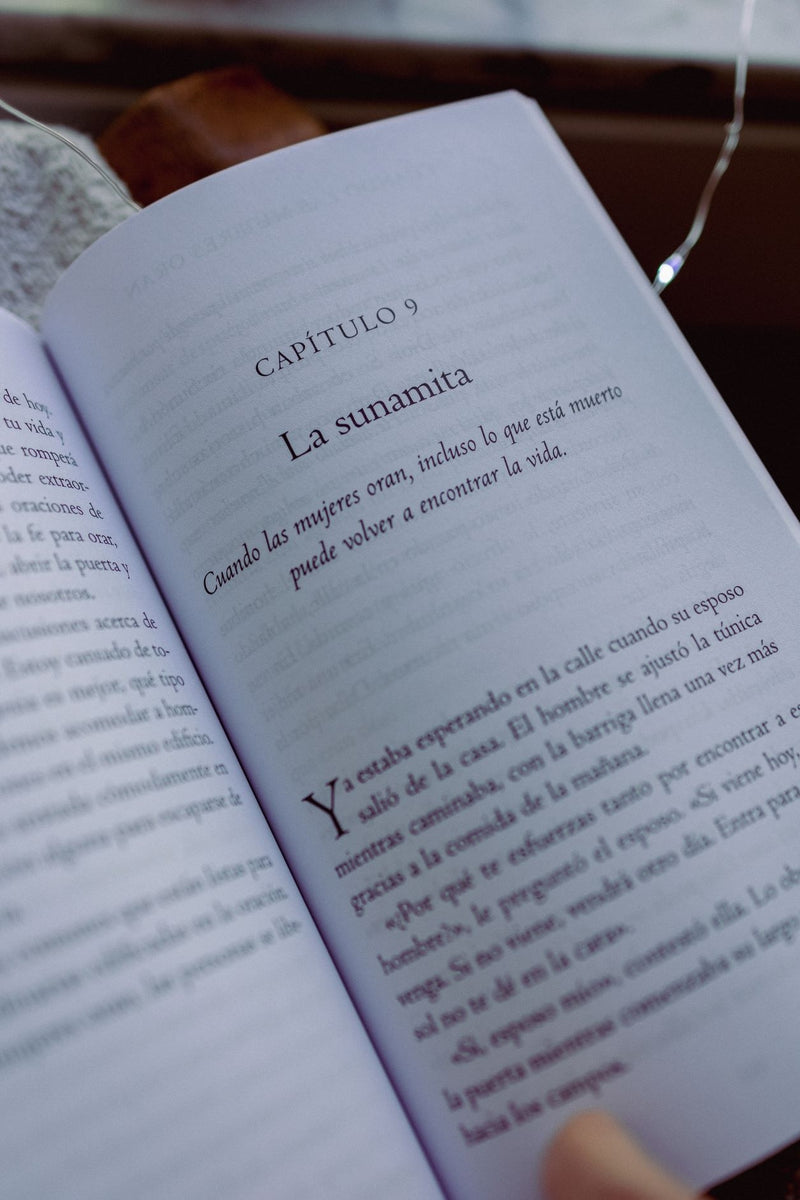 Cargue la imagen en el visor de la galería, Cuando las mujeres oran
