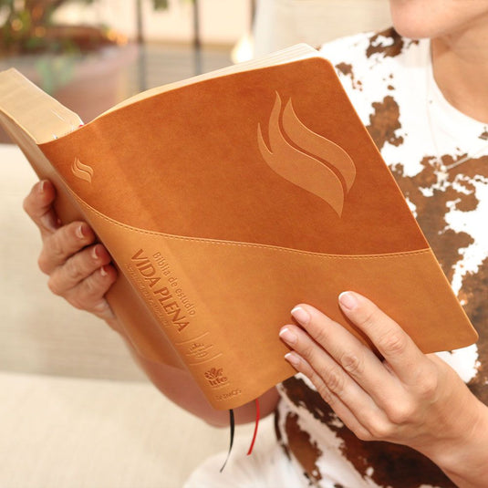 Biblia de Estudio Vida Plena  Ampliada y Actualizada, imitación piel marrón