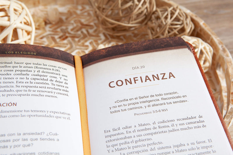 Cargue la imagen en el visor de la galería, The Chosen - Libro Uno: 40 Días Con Jesús (Los Elegidos, 1)
