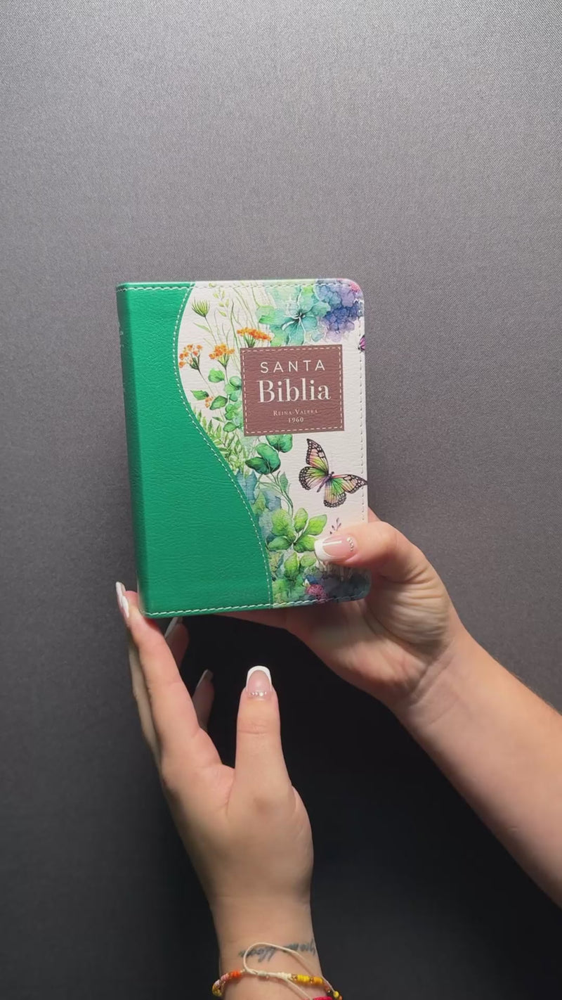 Cargar y reproducir video en Gallery Viewer, Biblia de Bolsillo RVR 1960, imitación piel verde flores y mariposas
