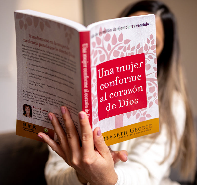 Cargue la imagen en el visor de la galería, Una mujer conforme al corazón de Dios
